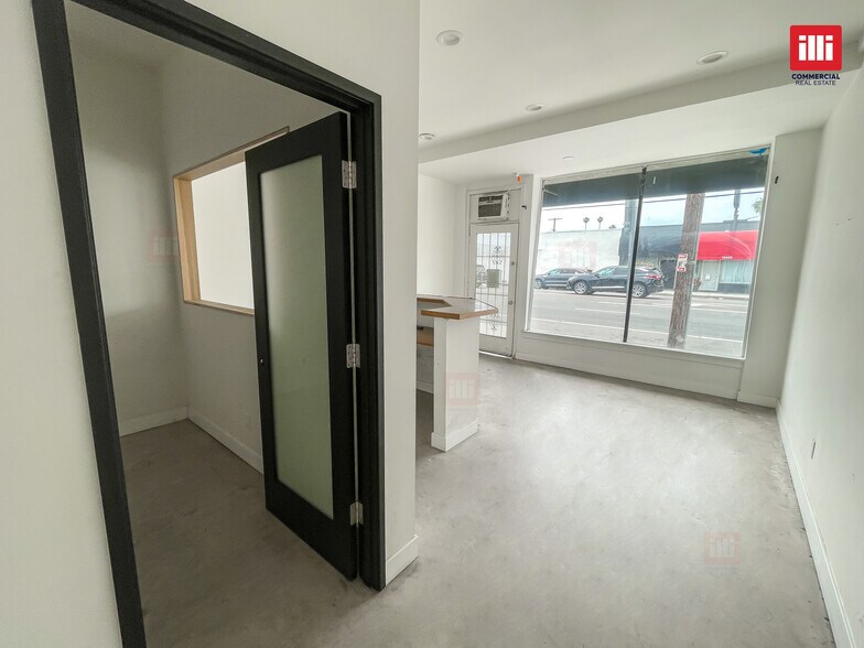 More Photos Of 14440-14448 Magnolia Blvd, Sherman Oaks Storefront Retail Office For Lease