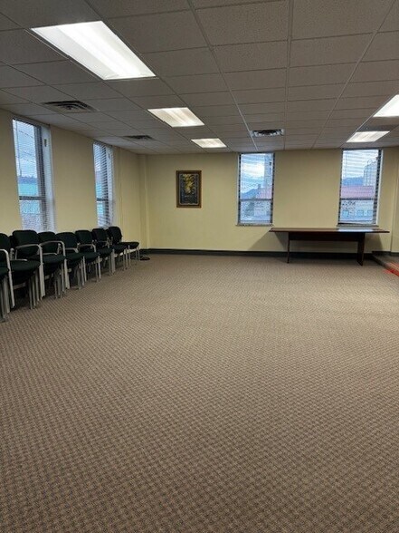 More Photos Of 1207 Quarrier St, Charleston Office For Lease