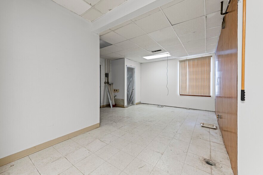 More Photos Of 3103 Lapeer Rd, Port Huron General Retail For Sale