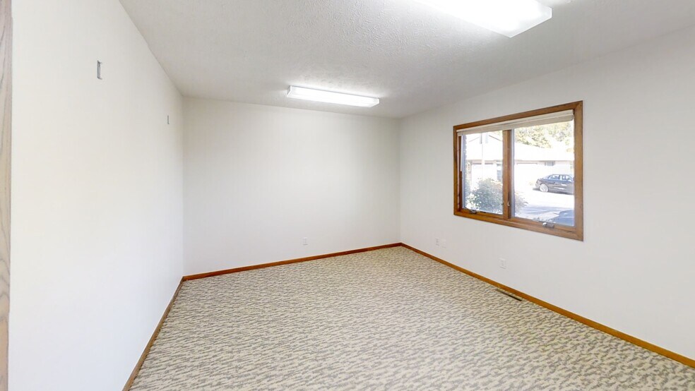 More Photos Of 3281 Racquet Club Dr, Traverse City Office For Lease
