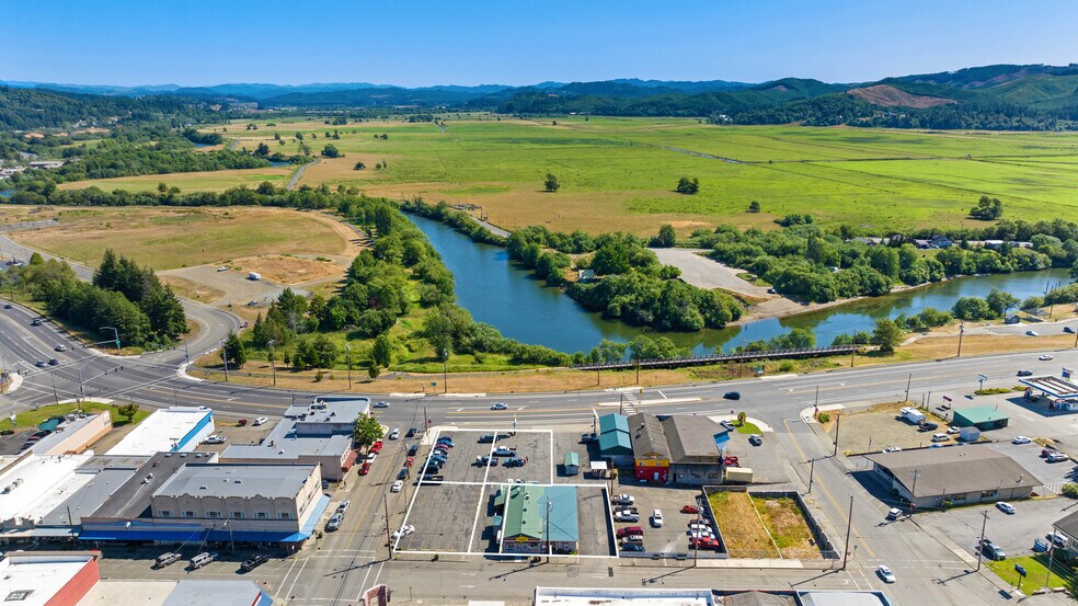 More Photos Of 29 W 1st St, Coquille Restaurant For Sale