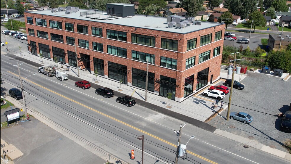 More Photos Of 2085 Rte Marie-Victorin, Varennes Storefront For Sale