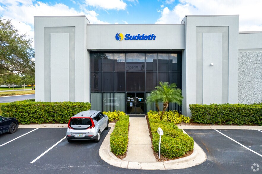 More Photos Of 1700 Tradeport Dr, Orlando Warehouse For Lease