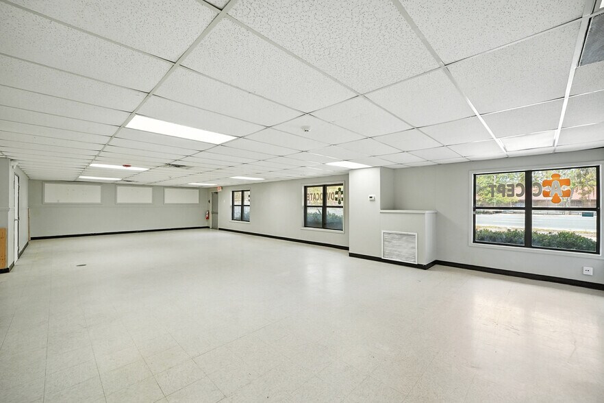More Photos Of 4310 Barkoskie Rd, Jacksonville Daycare Center For Sale