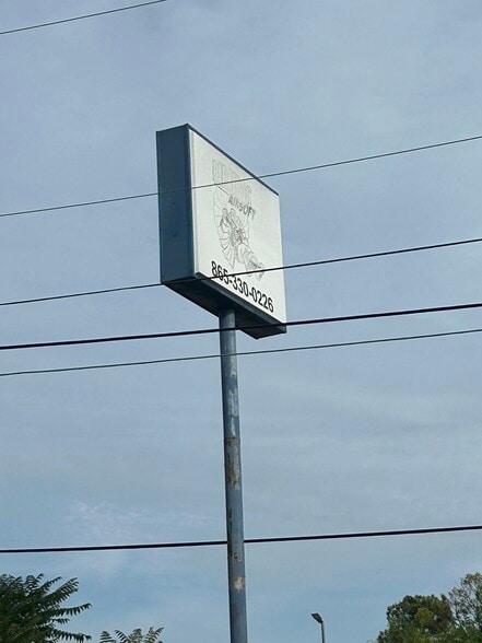 More Photos Of 7125-7129 Kingston Pike, Knoxville Freestanding For Lease