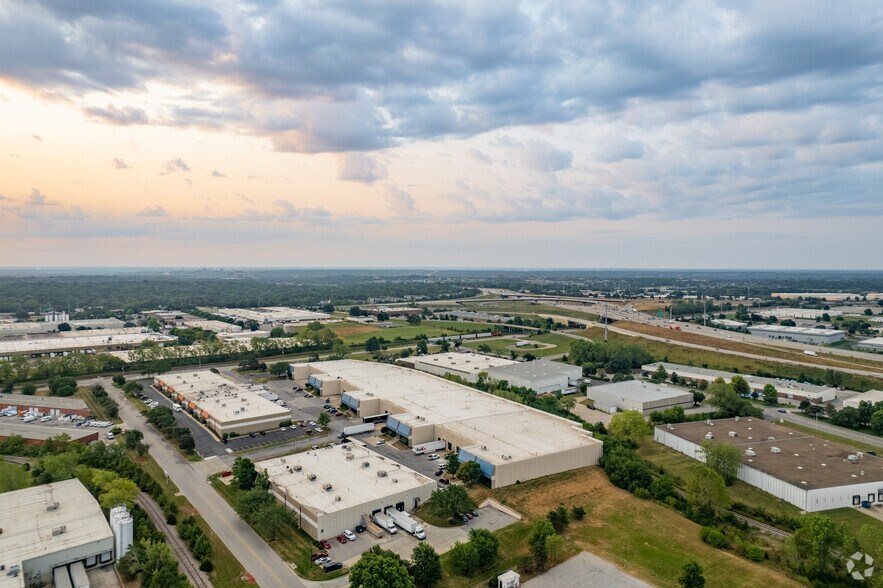 More Photos Of 14401-14529 W 100th St, Lenexa Warehouse For Lease