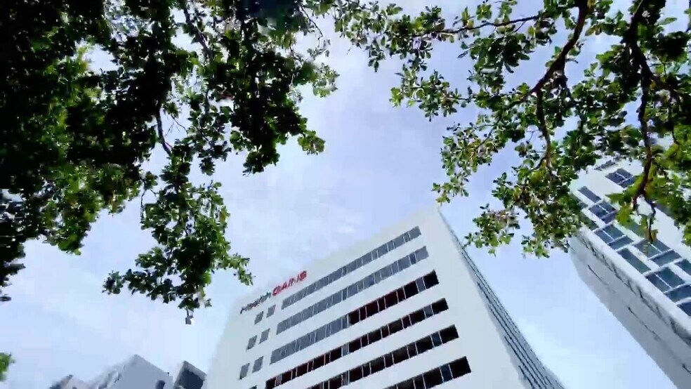 Primary Photo Of 2920 NE 207th St, Aventura Office Residential For Lease