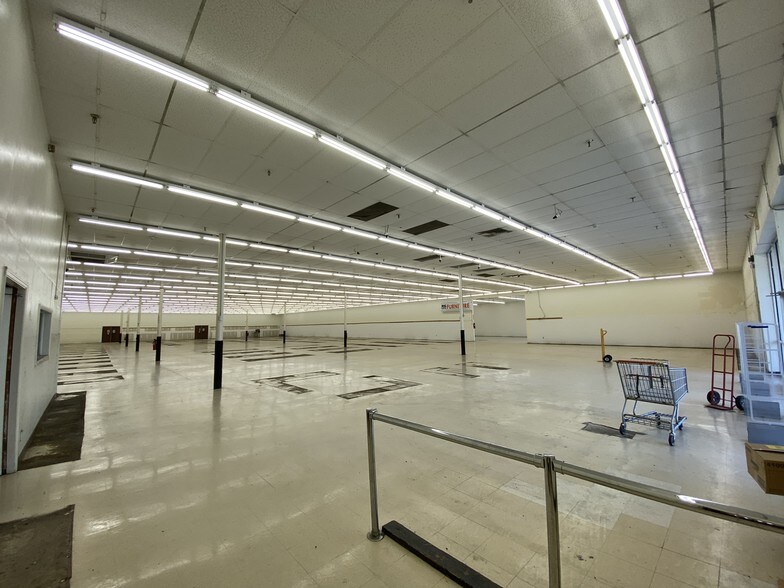 More Photos Of 1731-1785 N Roberts Ave, Lumberton Unknown For Lease