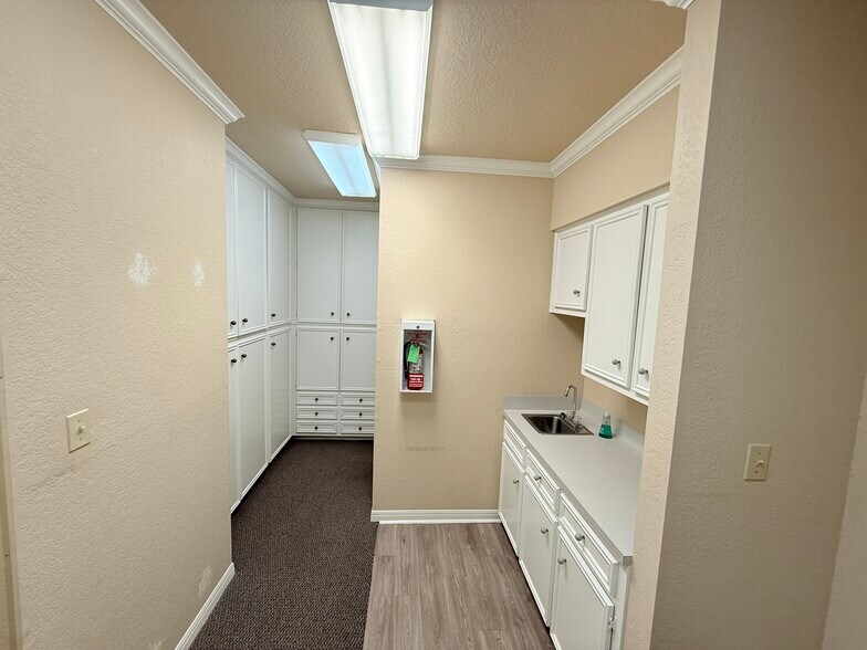 More Photos Of 12343 Hymeadow Dr, Austin Office For Lease