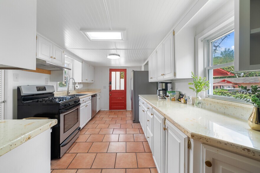 More Photos Of 741 Park Ave, Hot Springs Hotel For Sale