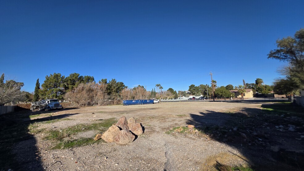 More Photos Of 3909 Vegas Dr, Las Vegas Office For Sale