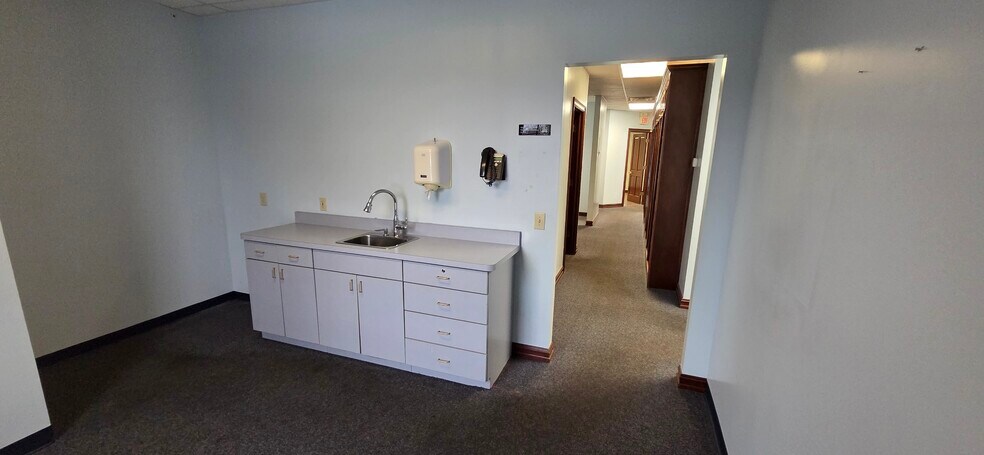 More Photos Of 1475-1495 W Main St, Tipp City Medical For Lease