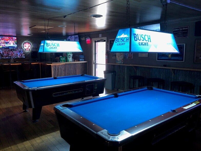 More Photos Of 2111 Airport Rd, Conroe Bar For Sale