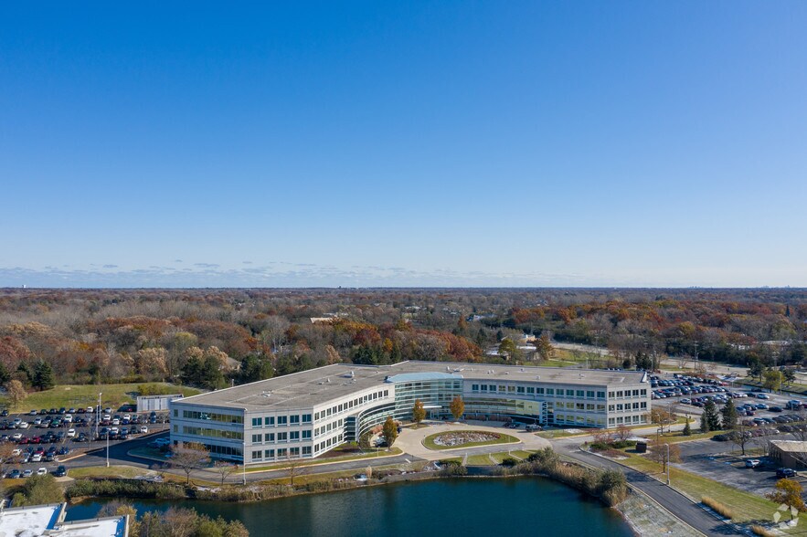 More Photos Of 3000 Lakeside Dr, Bannockburn Office For Lease