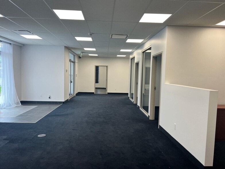 More Photos Of 7 Industriel Boul, Delson Industrial For Lease