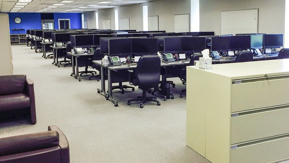 More Photos Of 1515 Round Table Dr, Dallas Warehouse For Lease