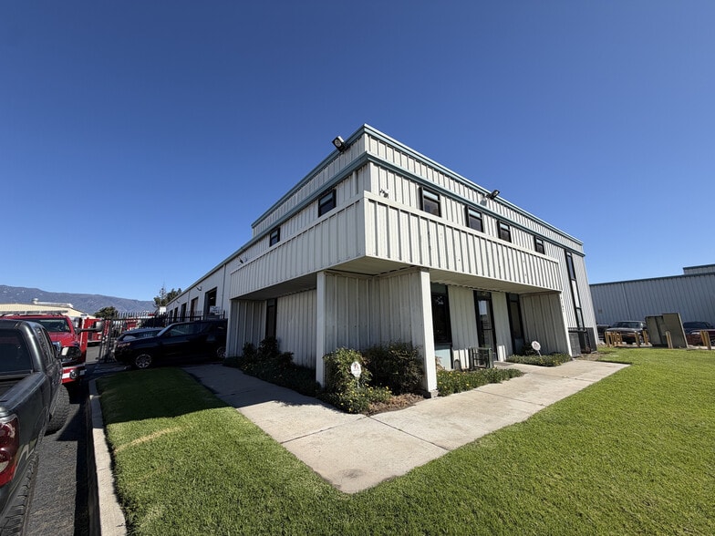 More Photos Of 14562 Manzanita Dr, Fontana Warehouse For Lease