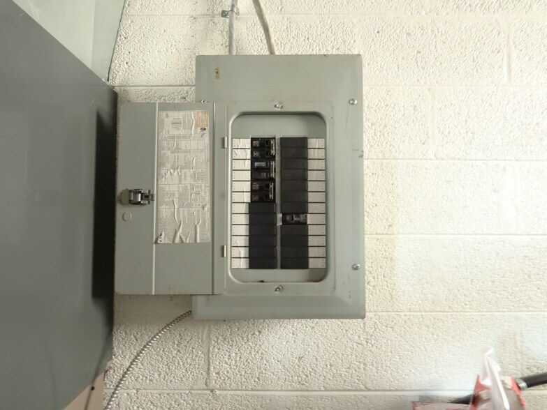 More Photos Of 6543 Hastings Rd, Detroit Warehouse For Sale