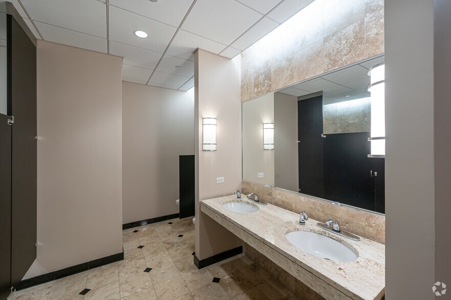 More Photos Of 5599 San Felipe St, Houston Office For Sale