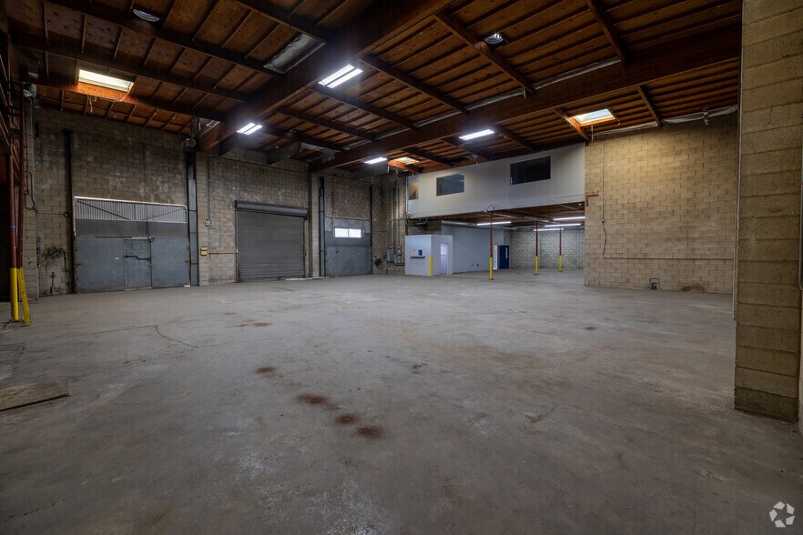More Photos Of 314 N Wilmington Blvd & 915 W C St, Wilmington Industrial For Lease