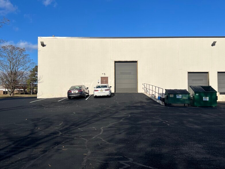 More Photos Of 1650 Oak St, Lakewood Manufacturing For Lease