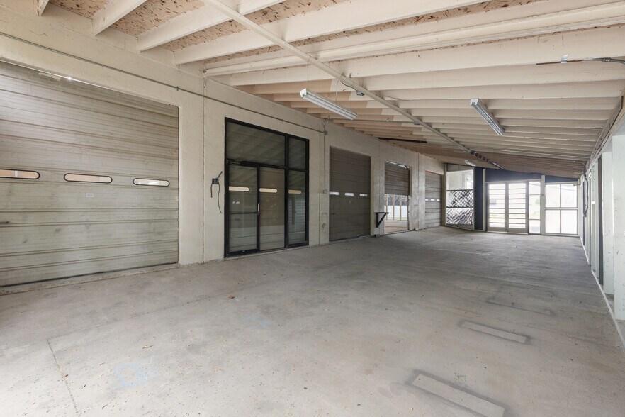 More Photos Of 310 Gautney St, Garland Light Manufacturing For Sale