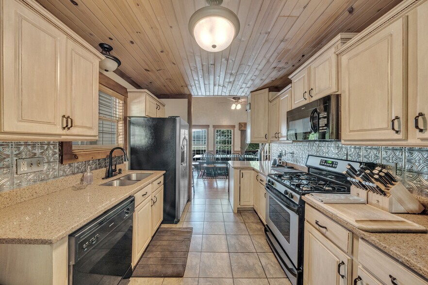 More Photos Of 2003 Bend of the Riv, Hiawassee Lodge Meeting Hall For Sale