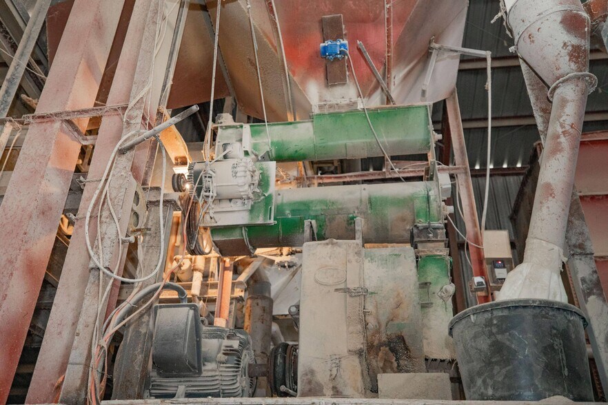 More Photos Of 9705 SE 1300th Rd, Humansville Industrial For Sale