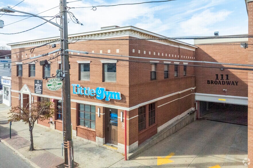 More Photos Of 111 Broadway, Lynbrook Storefront Retail Office For Lease