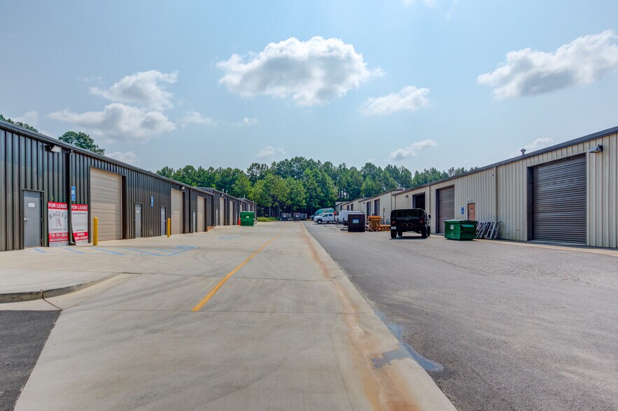 More Photos Of 5915 Steeplechase Blvd, Cumming Warehouse For Lease