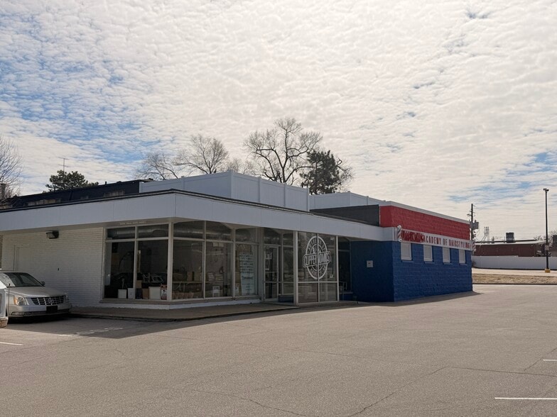 Primary Photo Of 6007 SW 9th St, Des Moines General Retail For Sale