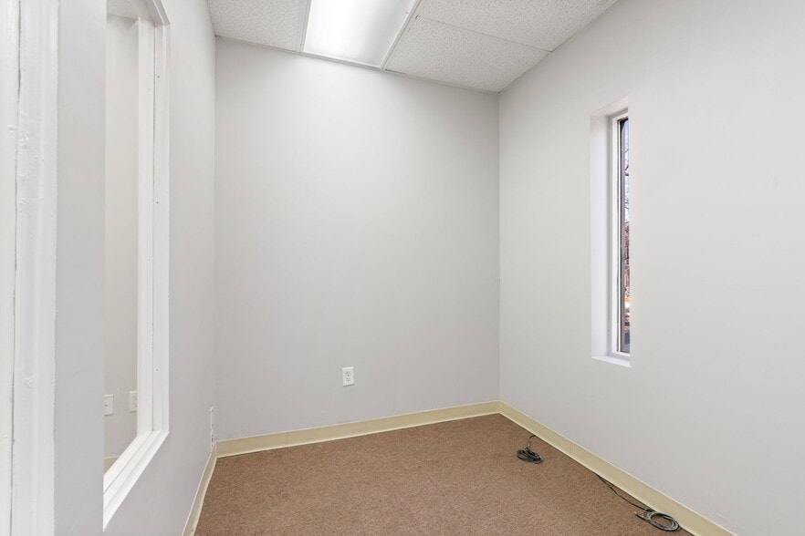 More Photos Of 1293 Clove Rd, Staten Island Office For Lease