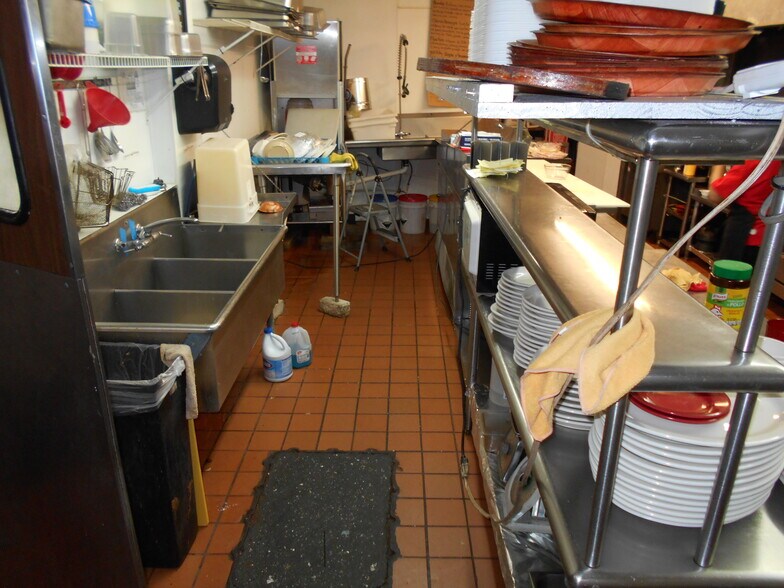 More Photos Of 530 Athens St, Tarpon Springs General Retail For Sale