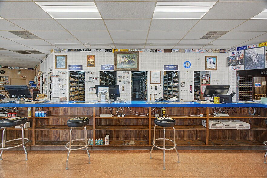 More Photos Of 100 Hopkinsville St, Russellville Freestanding For Sale