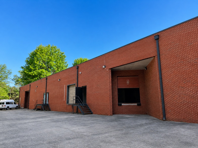 More Photos Of 4500 Indiana Ave, Winston-Salem Flex For Lease