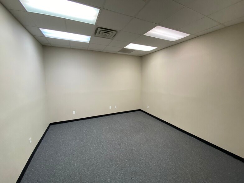 More Photos Of 104-115 Jordan Plaza Blvd, Tyler Unknown For Lease