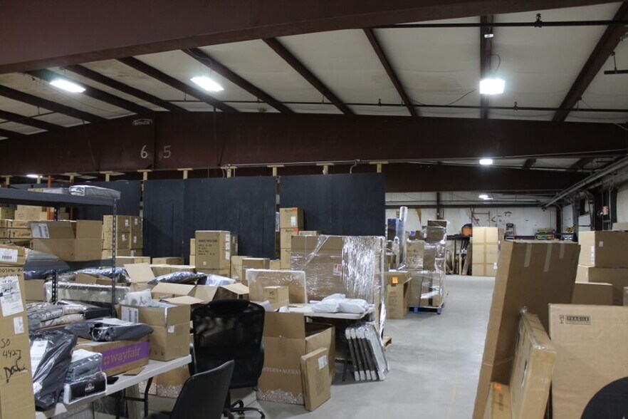 More Photos Of 68 Tower St, Hudson Warehouse For Sale