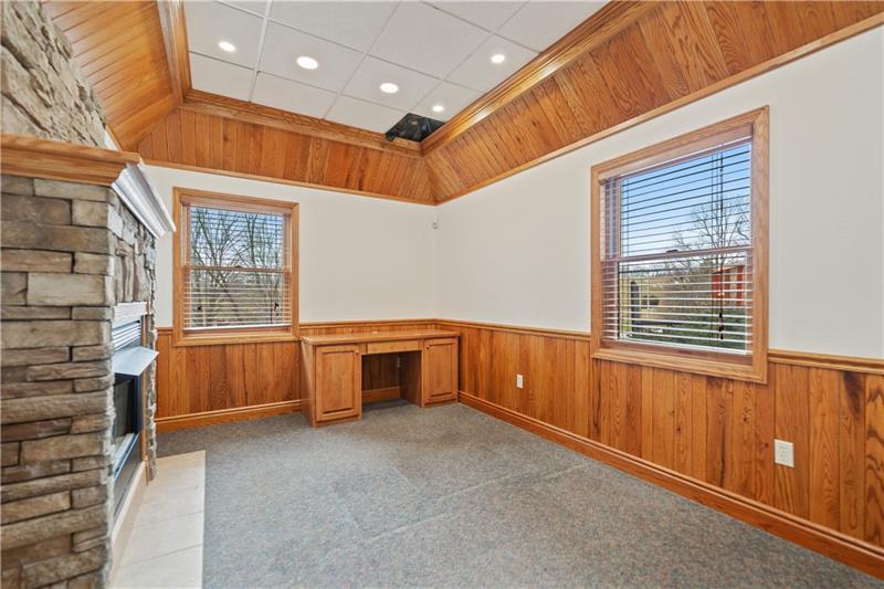 More Photos Of 114 Oil Ln, Hunker Office For Lease