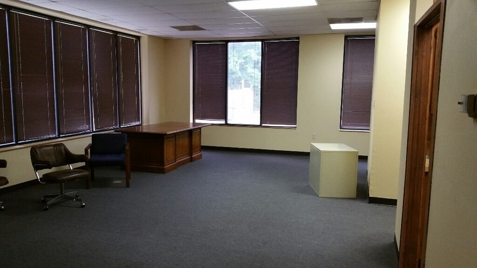 More Photos Of 284 Interstate 45 N, Huntsville Medical For Lease