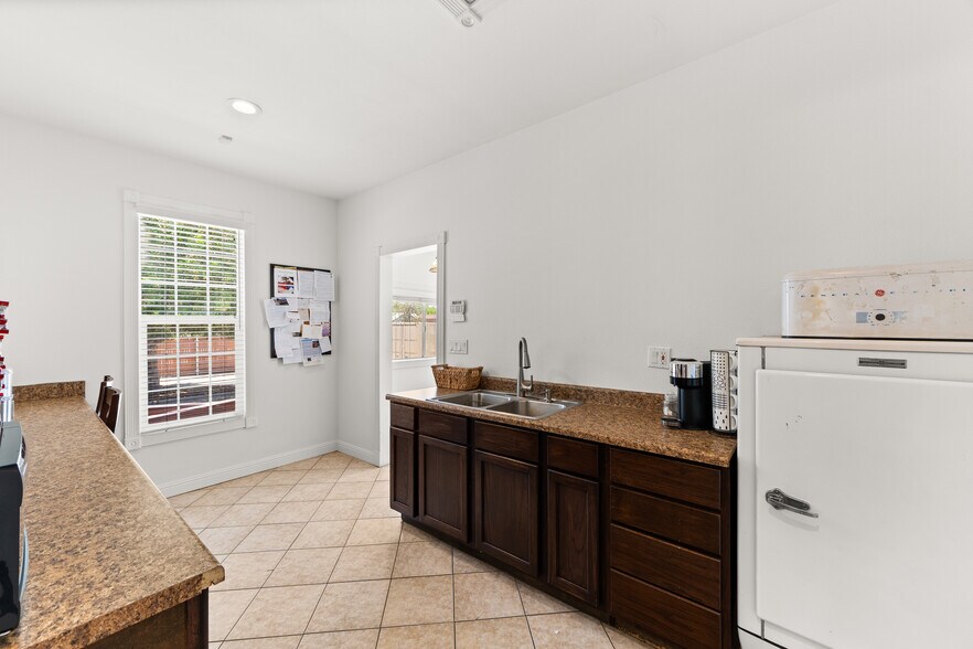 More Photos Of 1107 Orange St, Redlands Office For Sale