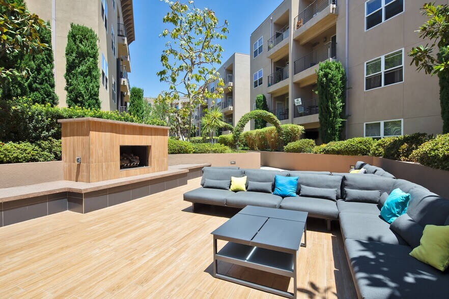 More Photos Of 421 W Broadway, Long Beach Multifamily For Sale