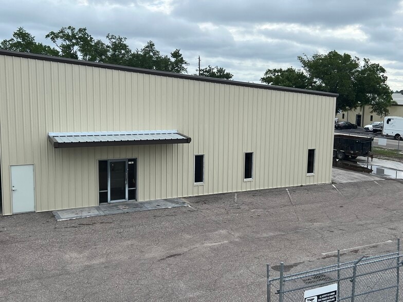 More Photos Of 4625 N 122nd Ave, Clearwater Warehouse For Lease