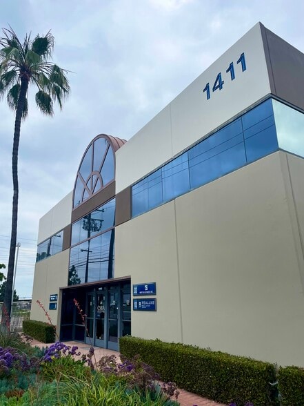 More Photos Of 1401 N Batavia St, Orange Research And Development For Lease