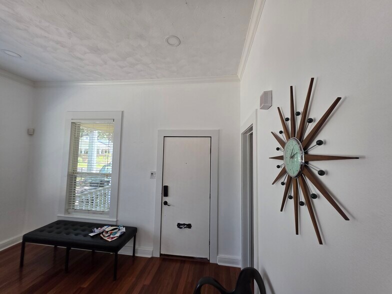 More Photos Of 315 W 9th St, Houston Office For Sale