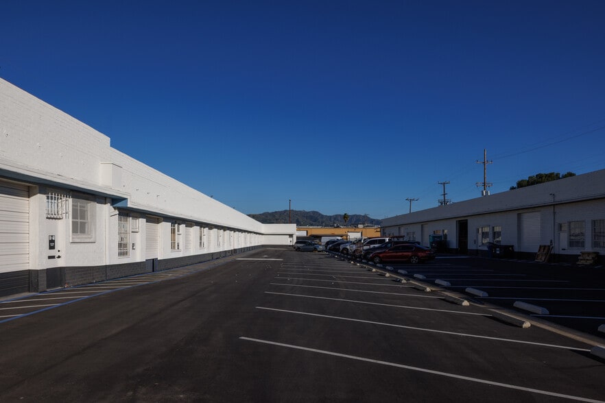 More Photos Of 8210 Lankershim Blvd, North Hollywood Warehouse For Lease