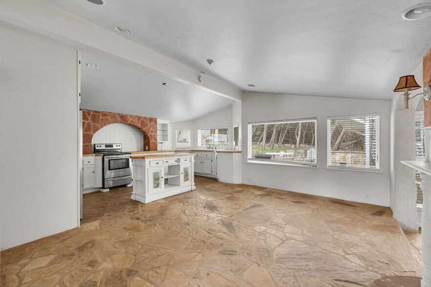 More Photos Of 251 Circle Dr, Wimberley Hospitality For Sale