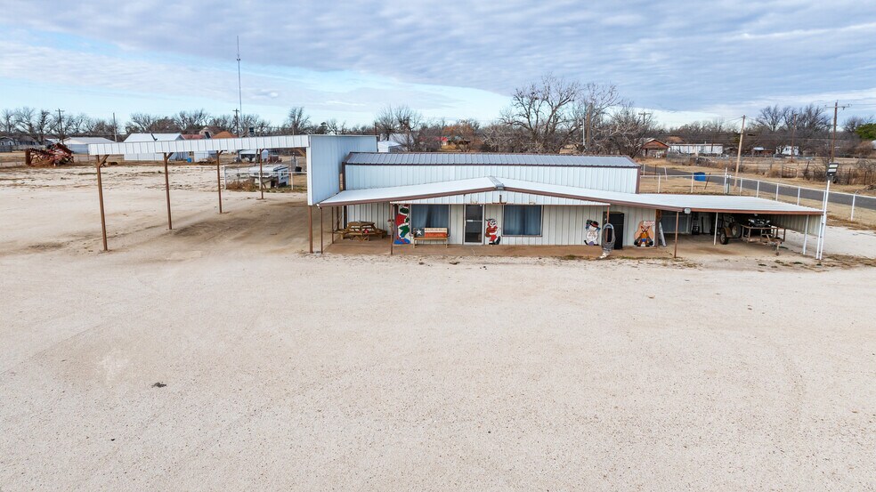 More Photos Of 711 S 3rd Ave, Munday Warehouse For Sale