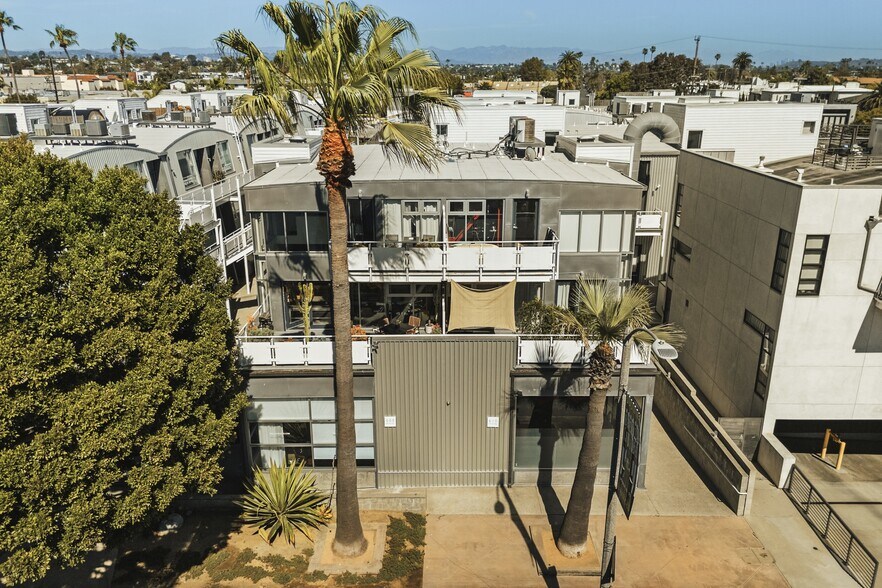 More Photos Of 610 Main St, Venice Office For Sale