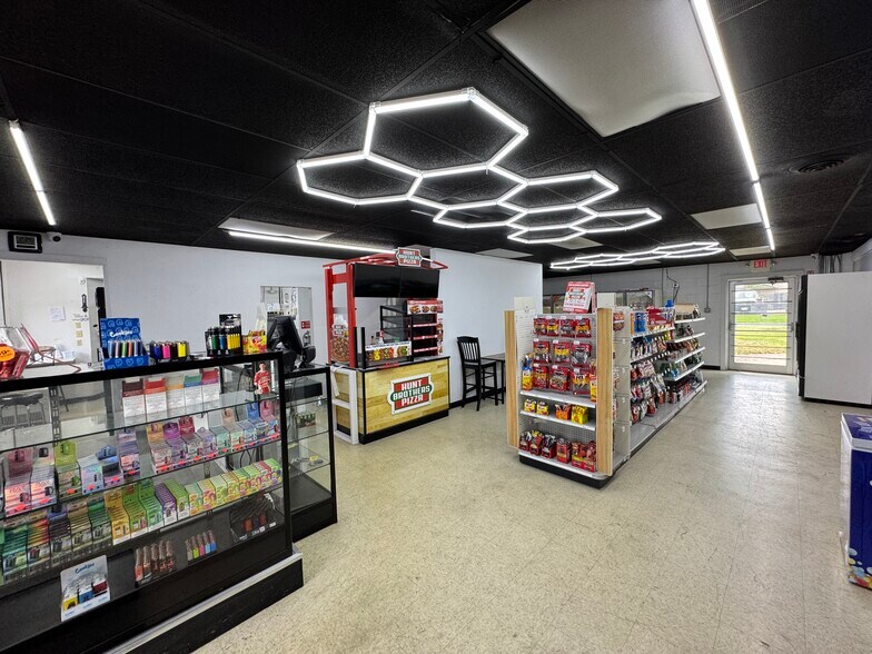 More Photos Of 411 E Fairground St, Marion Convenience Store For Sale
