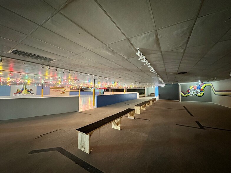 More Photos Of 16525 North Fwy, Houston Freestanding For Lease